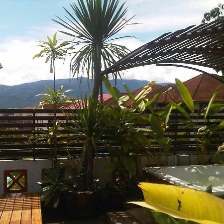 Hostel Junior House Čiang Mai Exteriér fotografie